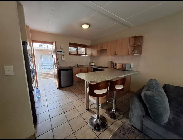 2 BEDROOM APARTMENT FOR SALE IN VANDERBIJLPARK SE 4